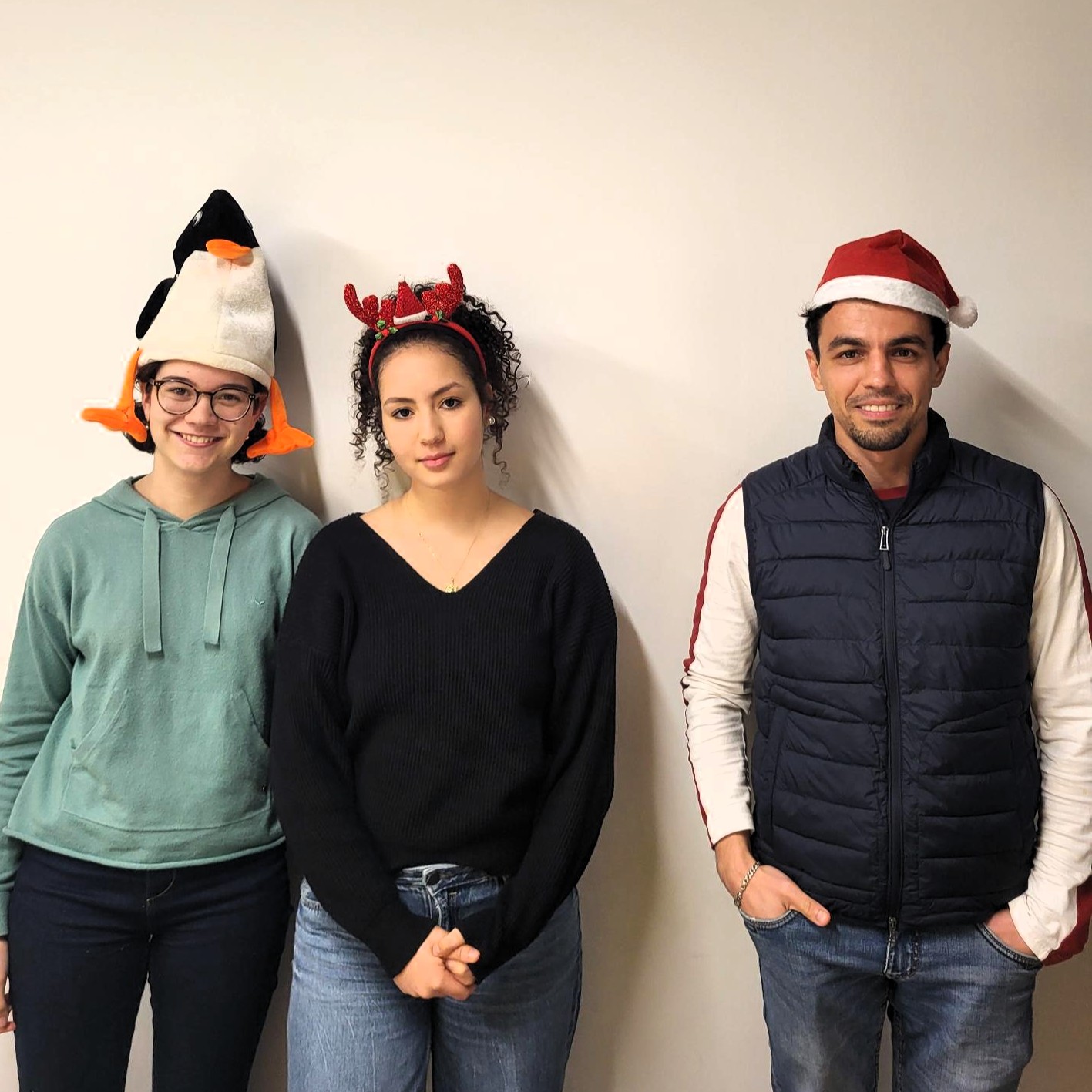 Estudiantes de MT Idiomes aprendiendo inglés Cerdanyola con actividades de Navidad