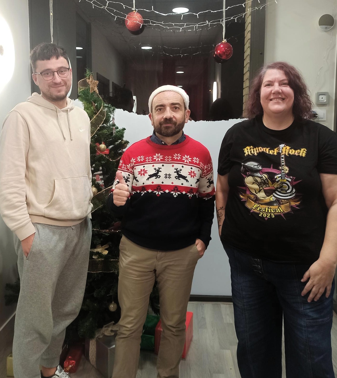 Estudiantes de MT Idiomes aprendiendo inglés con actividades de Navidad