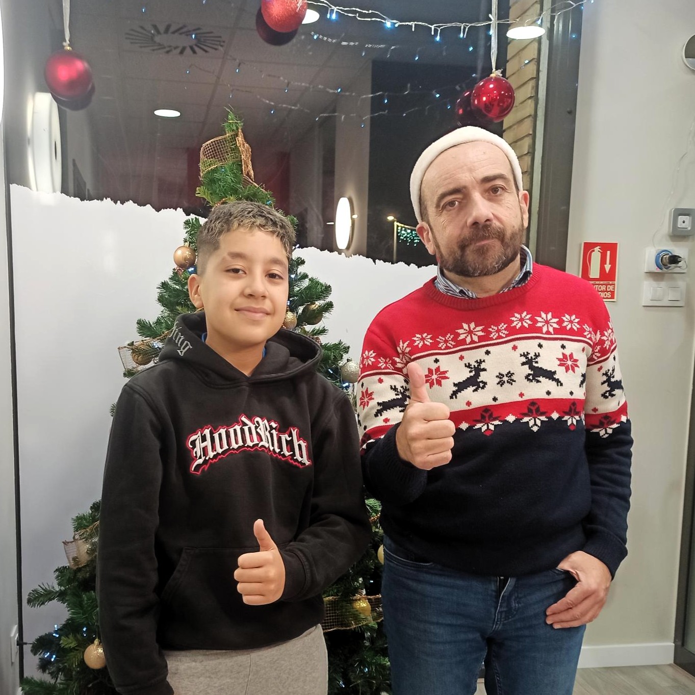Alumnos de MT Idiomes realizando actividades de Navidad en inglés