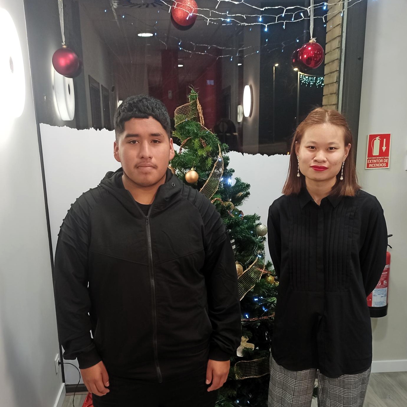 Niños celebrando la Navidad en clase de inglés en MT Idiomes
